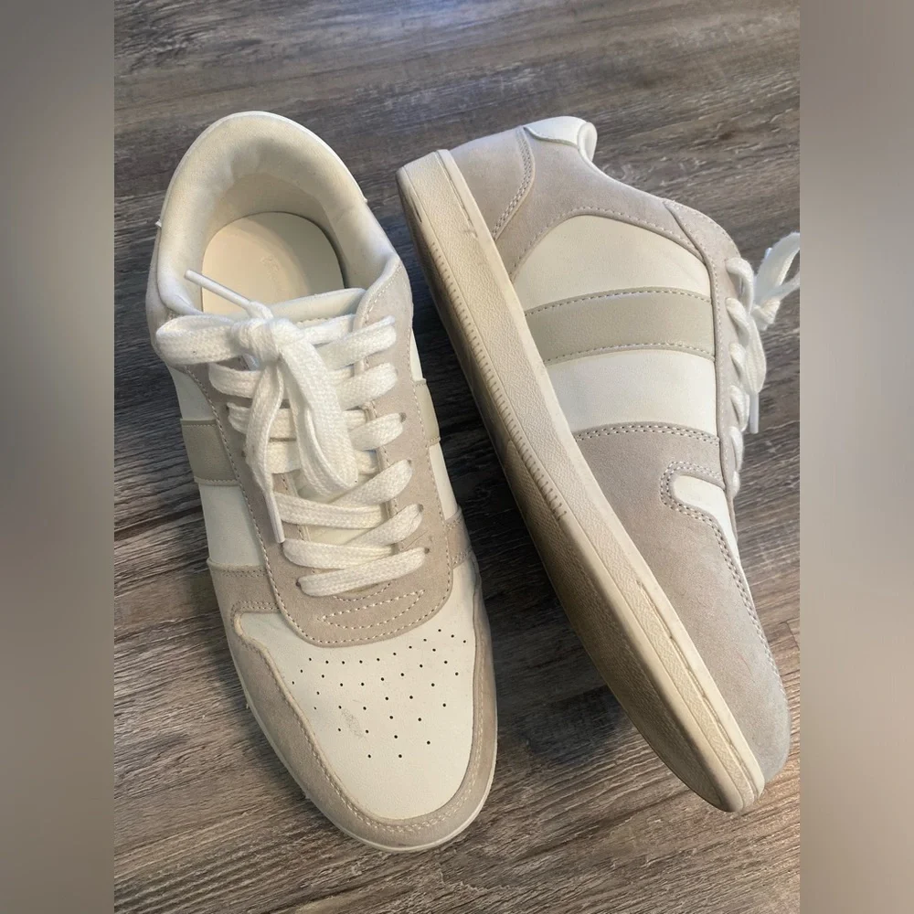 EUC UNIVERSAL THREAD Casual Sneakers 9 - Picture 1 of 7